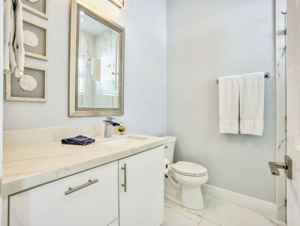 Luxurious Vacation Rental Near Vanderbilt Beach - Private Pool & Spa