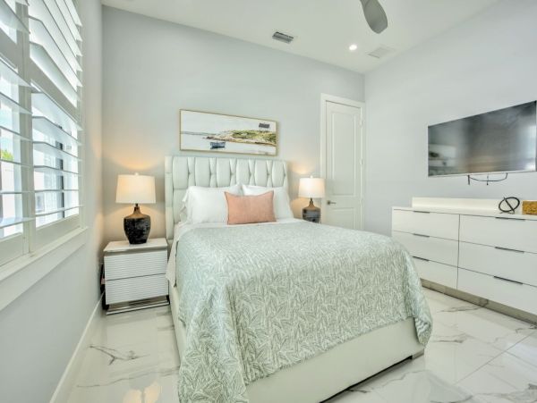 Luxurious Vacation Rental Near Vanderbilt Beach - Private Pool & Spa