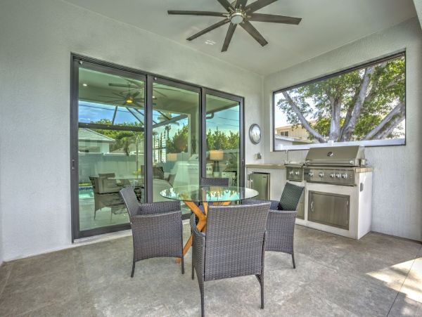 Luxurious Vacation Rental Near Vanderbilt Beach - Private Pool & Spa