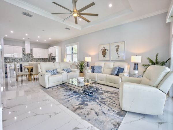 Luxurious Vacation Rental Near Vanderbilt Beach - Private Pool & Spa