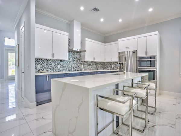 Luxurious Vacation Rental Near Vanderbilt Beach - Private Pool & Spa