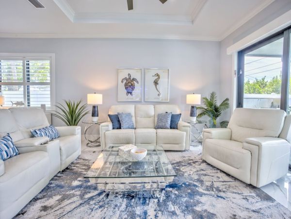 Luxurious Vacation Rental Near Vanderbilt Beach - Private Pool & Spa