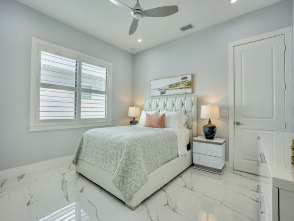 Luxurious Vacation Rental Near Vanderbilt Beach - Private Pool & Spa