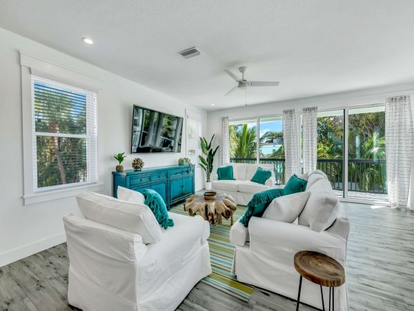 Luxury Vacation Home in Siesta Key with Private Pool and Hot Tub