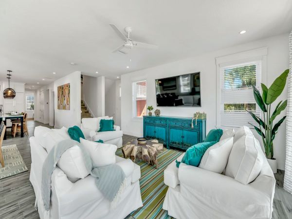 Luxury Vacation Home in Siesta Key with Private Pool and Hot Tub