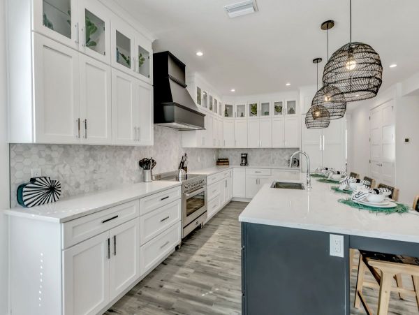Luxury Vacation Home in Siesta Key with Private Pool and Hot Tub