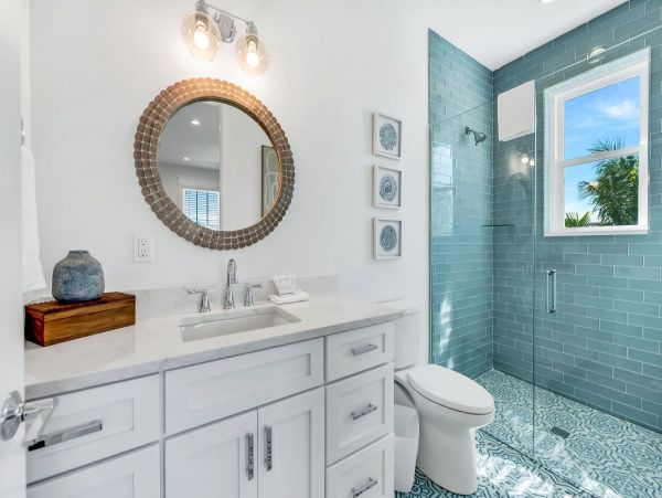 Luxury Vacation Home in Siesta Key with Private Pool and Hot Tub
