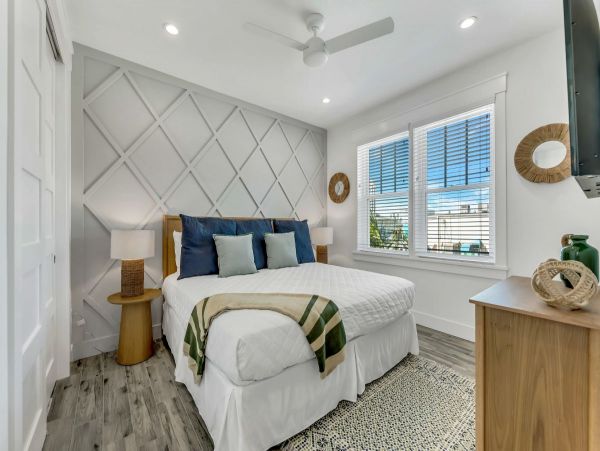 Luxury Vacation Home in Siesta Key with Private Pool and Hot Tub