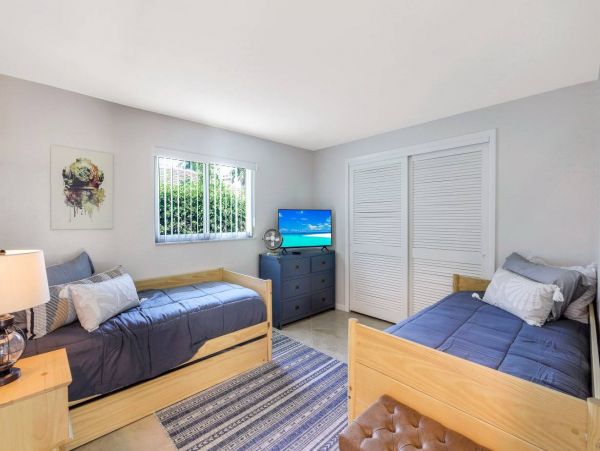 Marco Island 3 Bedroom Vacation Pool House Walk to Beach