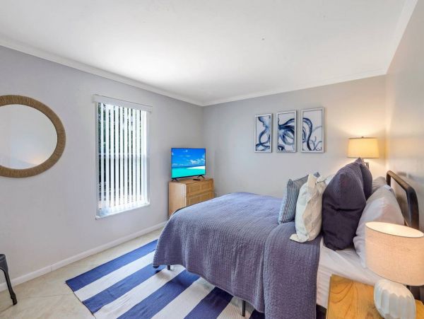 Marco Island 3 Bedroom Vacation Pool House Walk to Beach