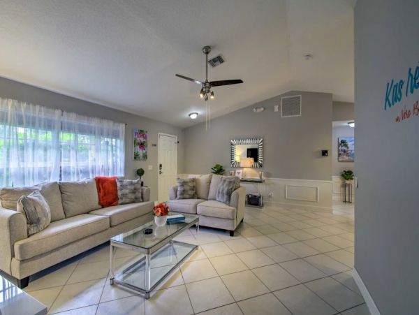 Three Bedroom Vacation Pool Home in Vero Beach