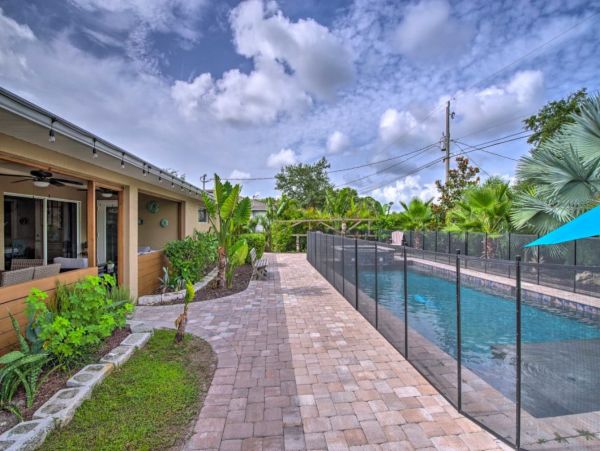 Three Bedroom Vacation Pool Home in Vero Beach