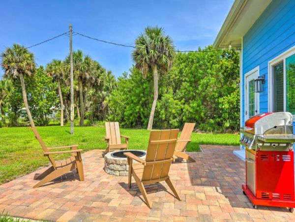 Two Bedroom Charming Vacation Cottage in Hutchinson Island Sleeps 7