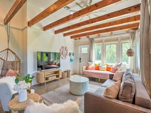 Two Bedroom Charming Vacation Cottage in Hutchinson Island Sleeps 7