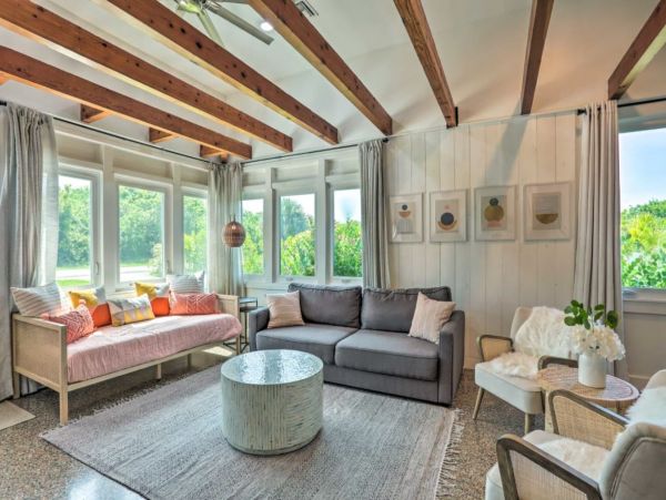 Two Bedroom Charming Vacation Cottage in Hutchinson Island Sleeps 7