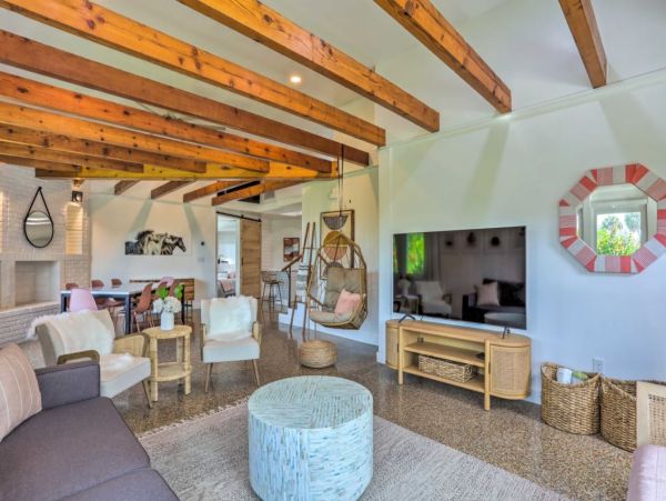 Two Bedroom Charming Vacation Cottage in Hutchinson Island Sleeps 7