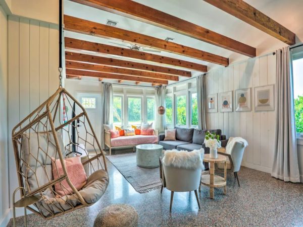 Two Bedroom Charming Vacation Cottage in Hutchinson Island Sleeps 7