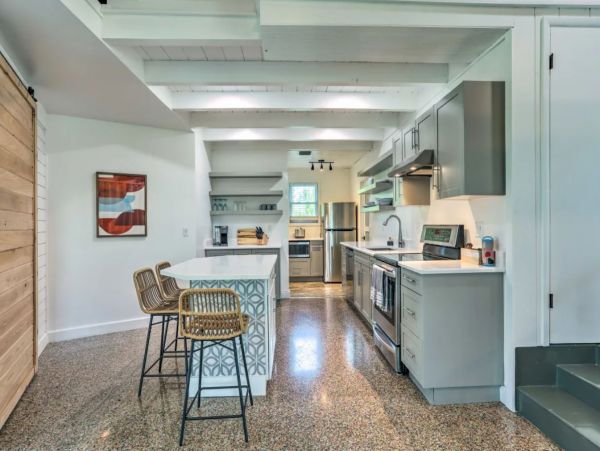 Two Bedroom Charming Vacation Cottage in Hutchinson Island Sleeps 7