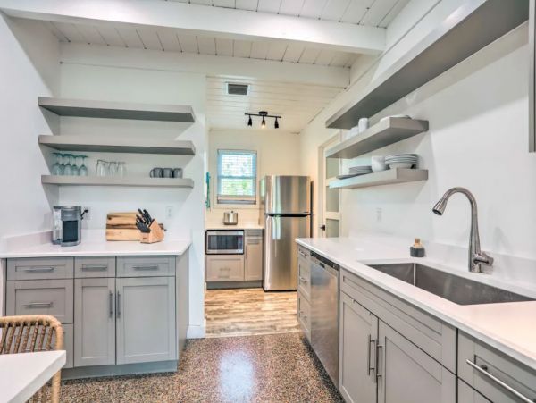 Two Bedroom Charming Vacation Cottage in Hutchinson Island Sleeps 7