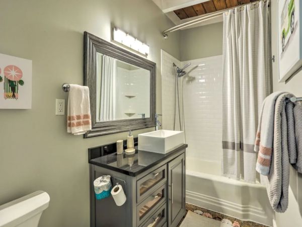 Two Bedroom Charming Vacation Cottage in Hutchinson Island Sleeps 7