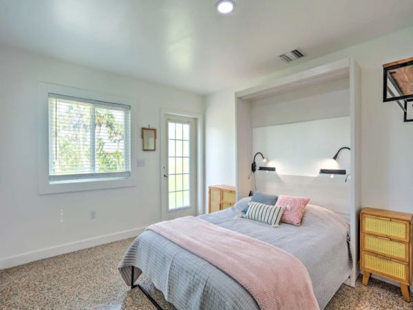 Two Bedroom Charming Vacation Cottage in Hutchinson Island Sleeps 7