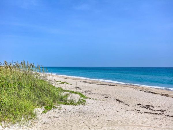 Two Bedroom Charming Vacation Cottage in Hutchinson Island Sleeps 7