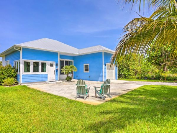 Two Bedroom Charming Vacation Cottage in Hutchinson Island Sleeps 7