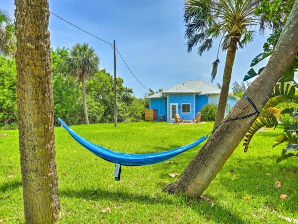 Two Bedroom Charming Vacation Cottage in Hutchinson Island Sleeps 7