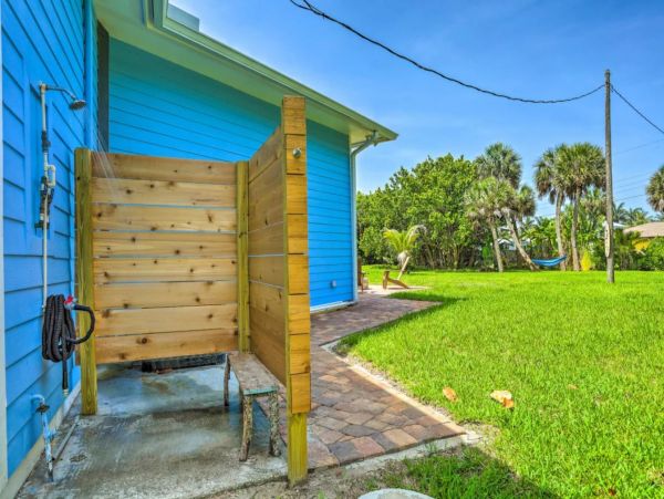 Two Bedroom Charming Vacation Cottage in Hutchinson Island Sleeps 7