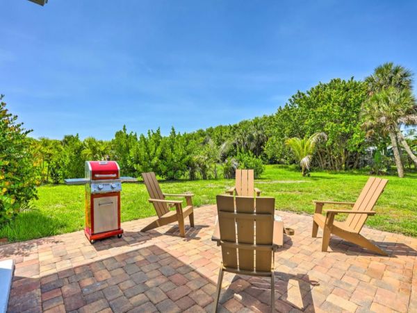 Two Bedroom Charming Vacation Cottage in Hutchinson Island Sleeps 7