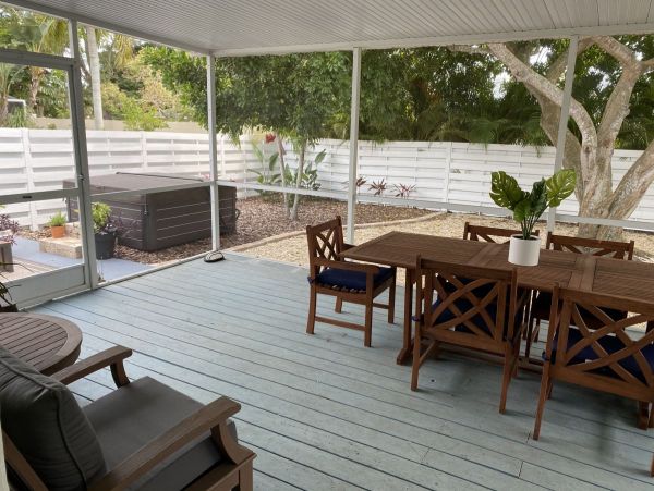 Lido Key Vacation Condo Walk to Beach Two Bedroom