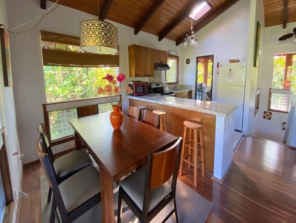 Lovely 3 Bedroom Vacation Rental in Hanalei Walk to Beach