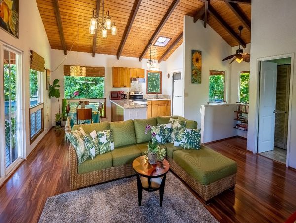 Lovely 3 Bedroom Vacation Rental in Hanalei Walk to Beach