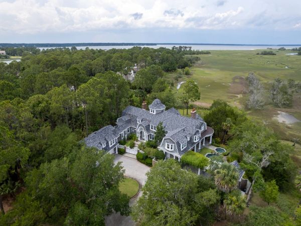 Grand Luxury 8-Acre Estate Main House & Guest House Sleeps 22 Guests