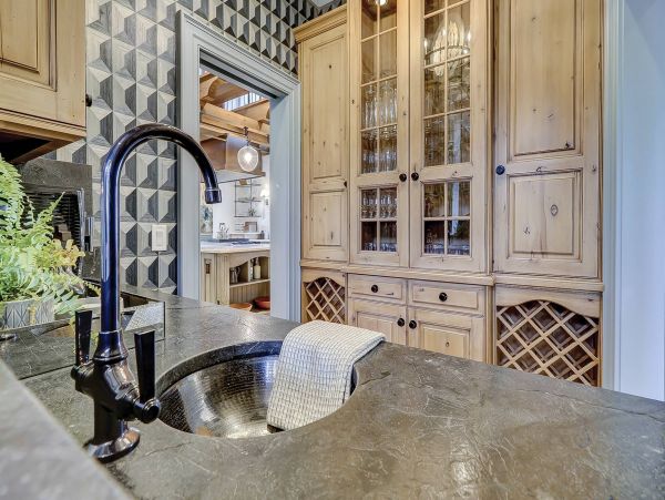 Grand Luxury 8-Acre Estate Main House & Guest House Sleeps 22 Guests