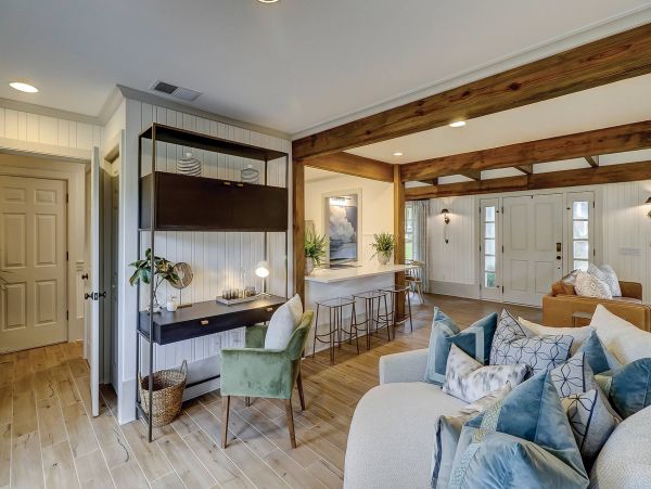 Grand Luxury 8-Acre Estate Main House & Guest House Sleeps 22 Guests