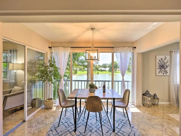 Lakefront 3 Bedroom Vacation Condo in Naples