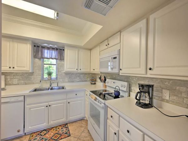 Lakefront 3 Bedroom Vacation Condo in Naples