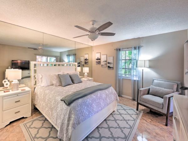 Lakefront 3 Bedroom Vacation Condo in Naples