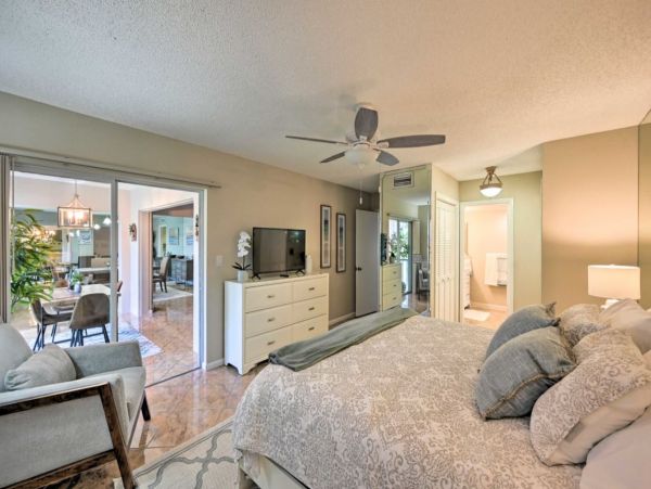 Lakefront 3 Bedroom Vacation Condo in Naples