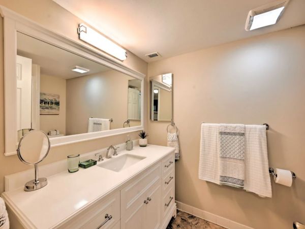 Lakefront 3 Bedroom Vacation Condo in Naples