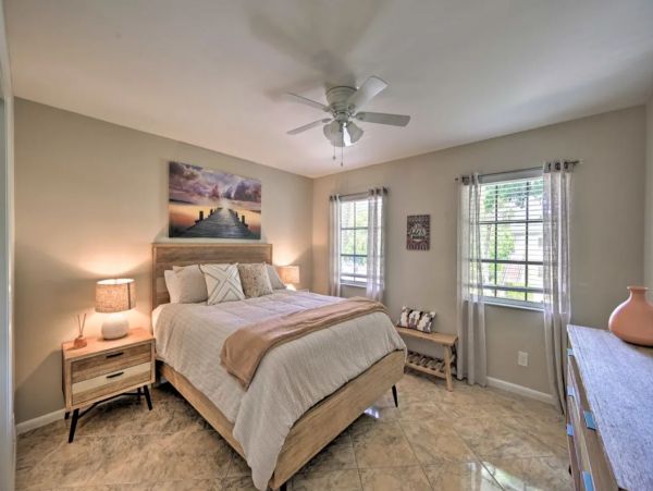 Lakefront 3 Bedroom Vacation Condo in Naples