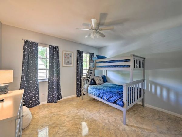 Lakefront 3 Bedroom Vacation Condo in Naples