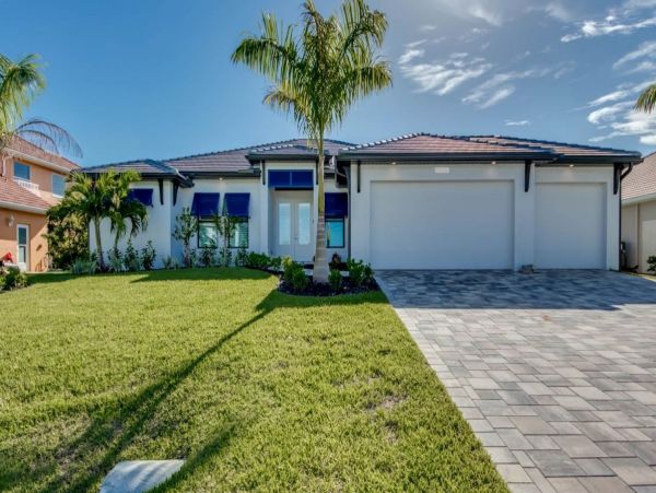 Luxury Vacation Home in Cape Coral with Private Caged Pool and Hot Tub