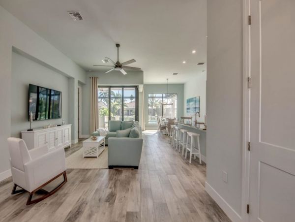 Luxury Vacation Home in Cape Coral with Private Caged Pool and Hot Tub