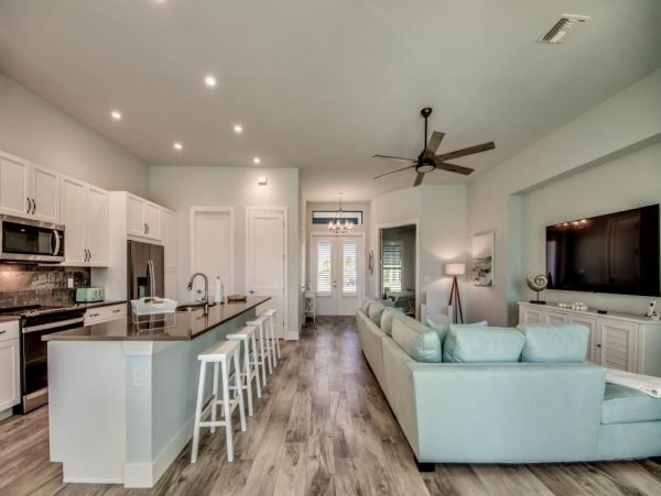 Luxury Vacation Home in Cape Coral with Private Caged Pool and Hot Tub