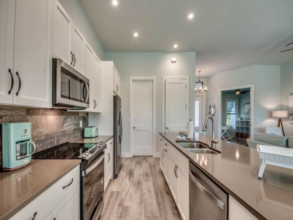 Luxury Vacation Home in Cape Coral with Private Caged Pool and Hot Tub
