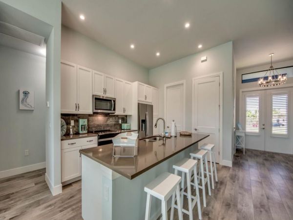 Luxury Vacation Home in Cape Coral with Private Caged Pool and Hot Tub