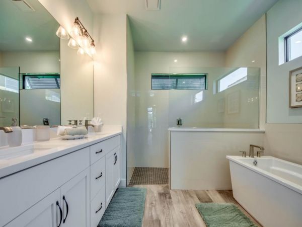 Luxury Vacation Home in Cape Coral with Private Caged Pool and Hot Tub