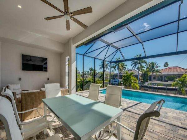 Luxury Vacation Home in Cape Coral with Private Caged Pool and Hot Tub
